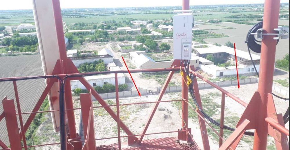 Атрофи уралган ер участкаси сотилади.