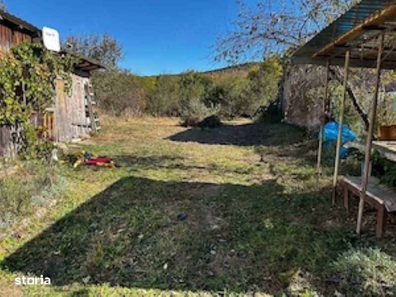 Vand 765 mp teren cu constructie in Toparcea