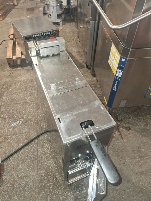 Фритюрник ELECTROLUX с филтрираща система  компактен