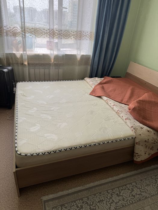 Срочно продам кровать с матрасом
