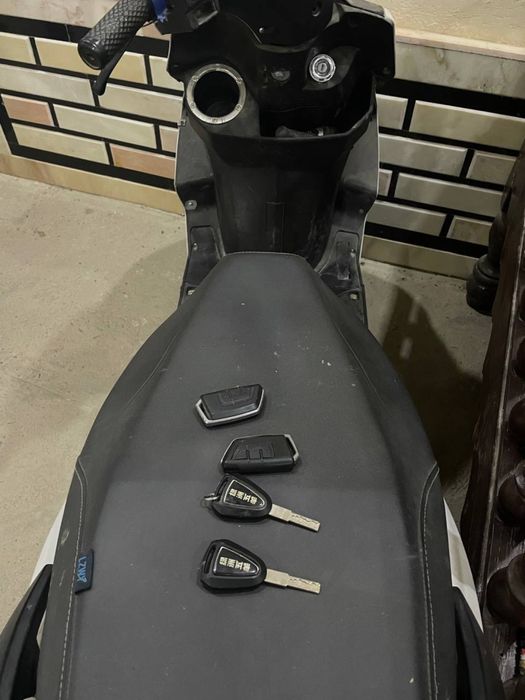 Skuter sotiladi  srochni