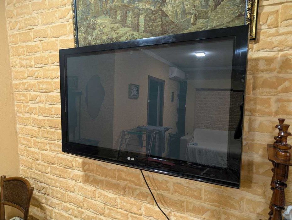 Телевизор LG 42PQ200R – 42" плазма