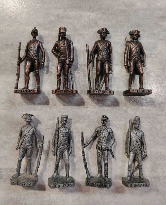 Метални фигурки - войници от Киндер яйца