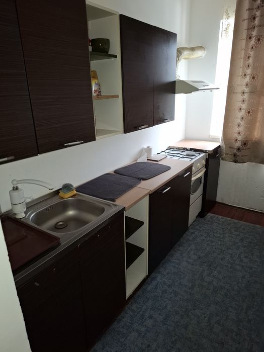 Închiriez garsoniera