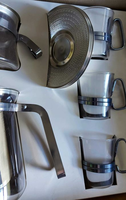 Set cafea, 6 cani cu farfurii, cafetiera si zaharnita, Cehoslovacia
