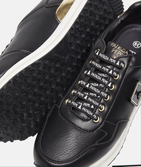 Чисто нови сникърси Patrizia Pepe