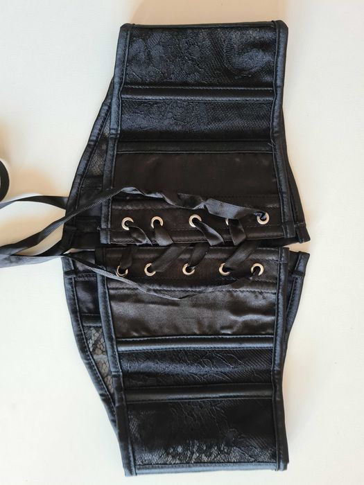 Корсети лачени и сатенени различни модели и размери