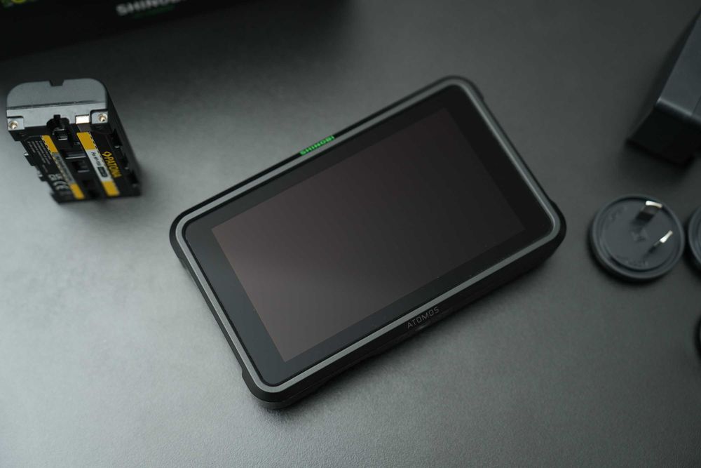 Monitor Atomos Shinobi 5"+ baterii NP-F750 + încărcător + SmallRig4487