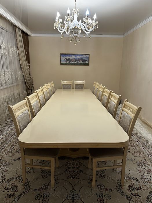 Стол со стульями