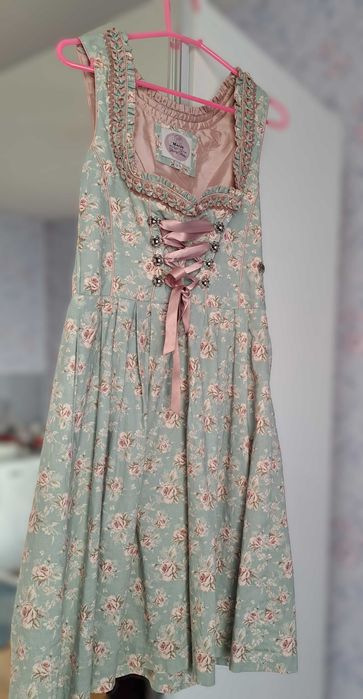 Рокля Dirndl - традиционен баварски стил за Октоберфест
