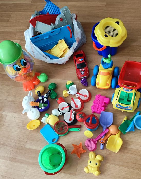 Игрушки продам за  все 2000