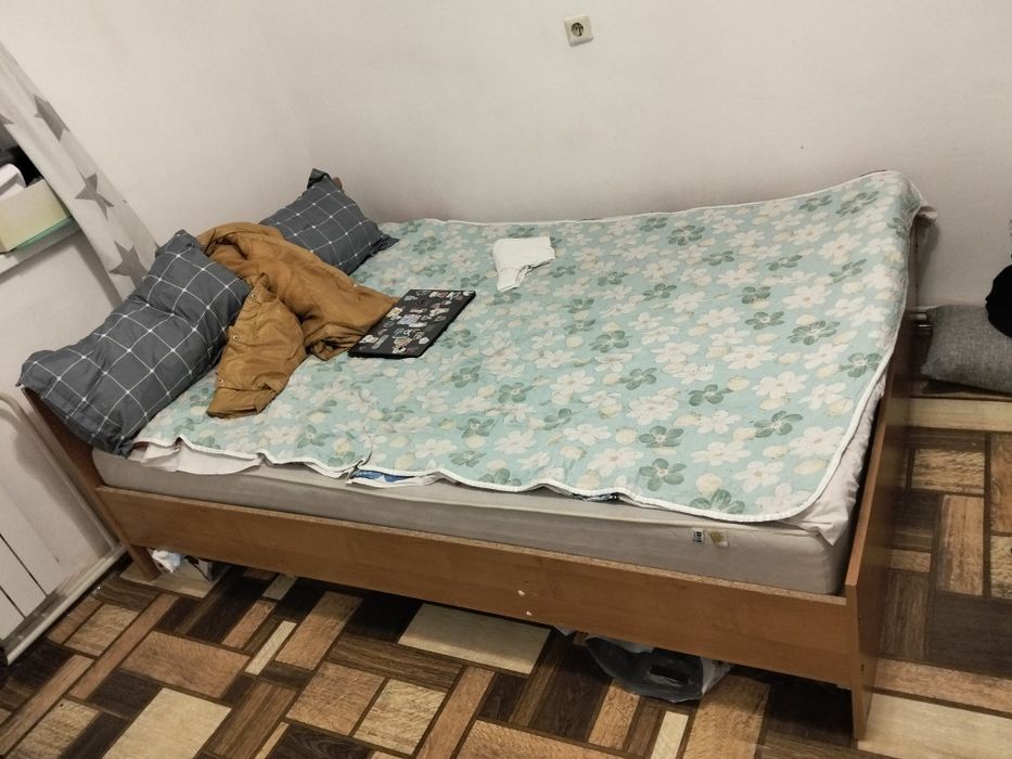 срочно продается кровать двухместный