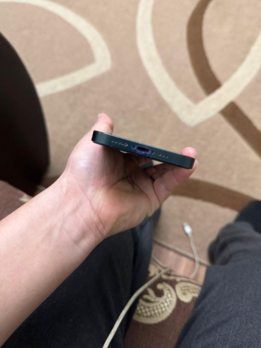 Айфон 13 в хорошем состояний