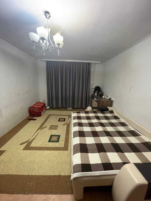 Продаётся 1 - комнатная квартира в 8 микрорайоне