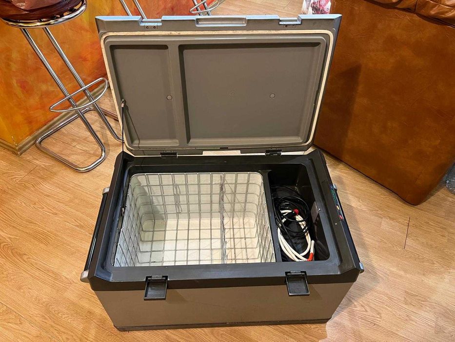 Vand frigider Waeco 80 litri , 12V/24V/220V.Congeleaza pana la -18 C.