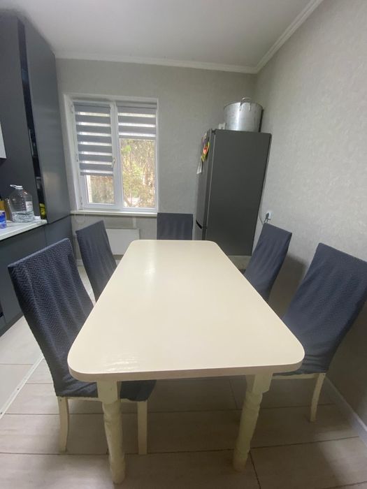 Продам стол со стульями срочно