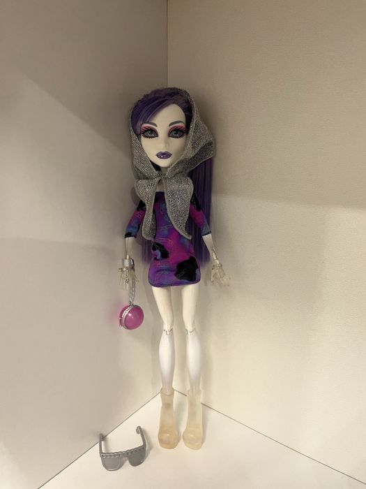 кукла Monster High Спектра/ Spectra Vondergeist in fashion pack