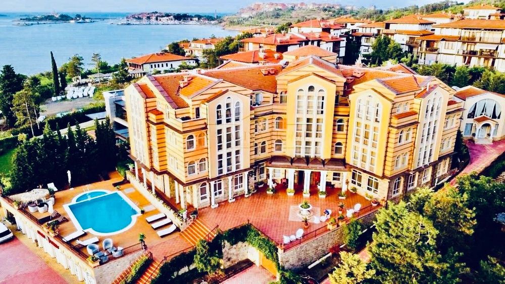 Продава се Тристаен апартамент в Созопол - 126 кв.м за 1068 €/кв.м - Снимка #3