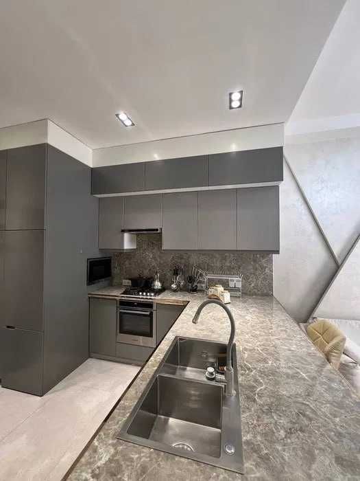 Сдаётся шикарная 2х-комн квартира в самом центре города | Айбек