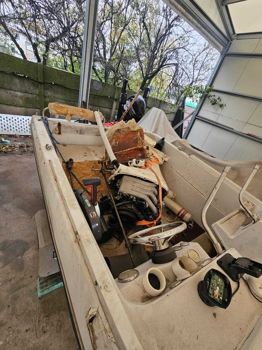 Barca cu motor- avariate