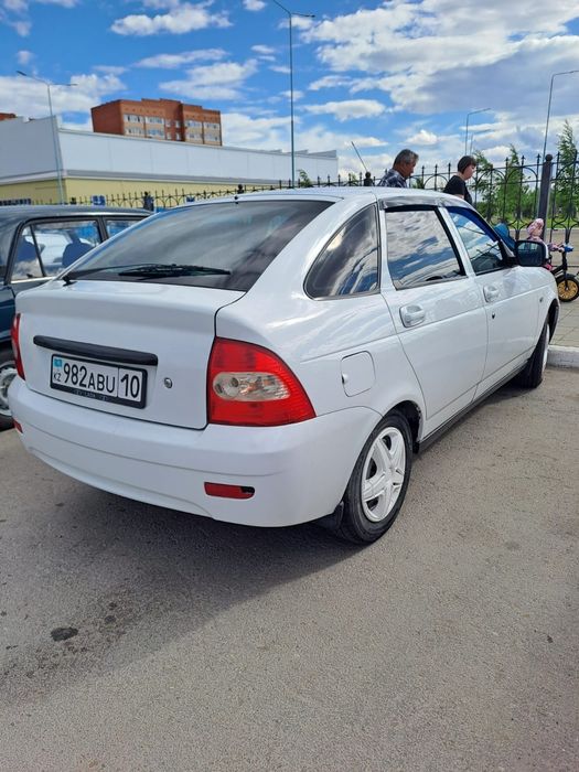 Продам машину.  Приора