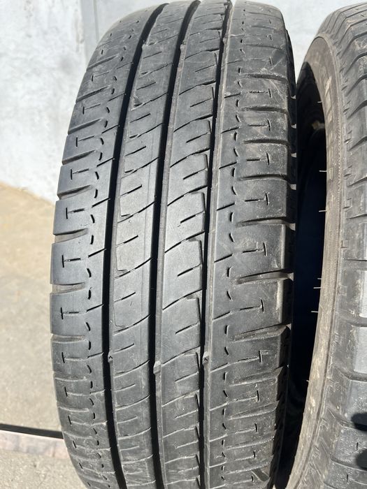 2 бр. гуми за бус 215/70/15C Michelin DOT 3519 7 mm