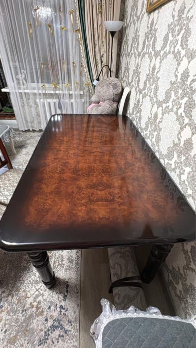 Продаются стол и стулья