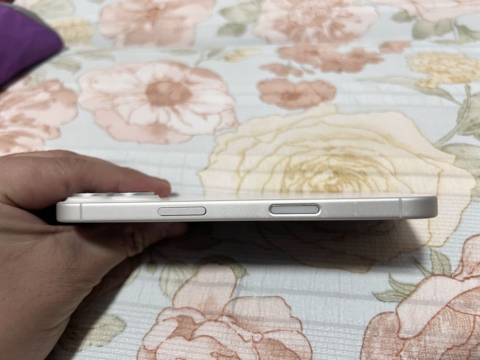 IPhone 16 256gb белый