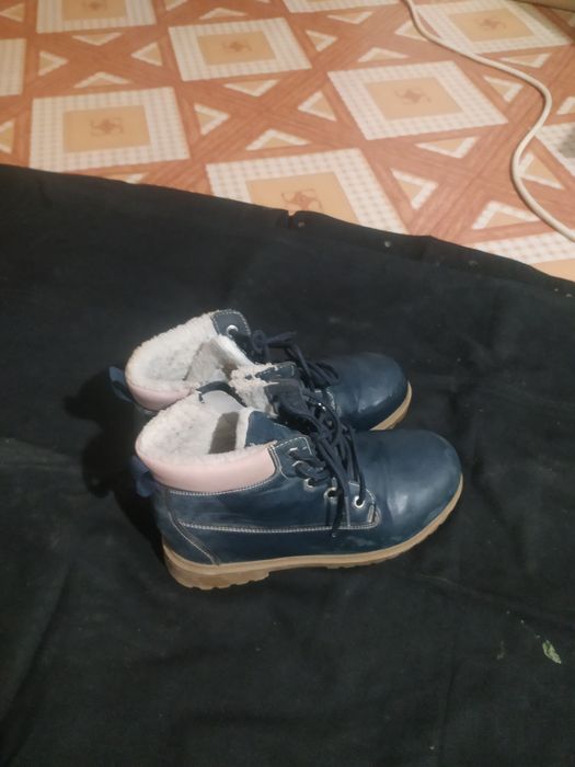 Продам женскую  обувь