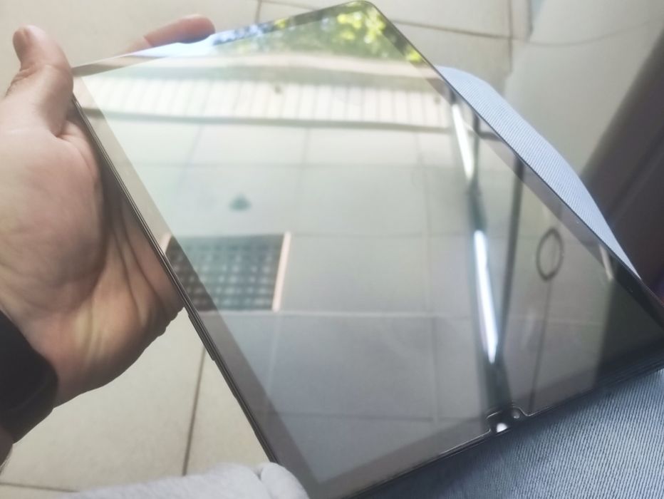 Galaxy Tab S5e с протектор и удароустойчив калъф