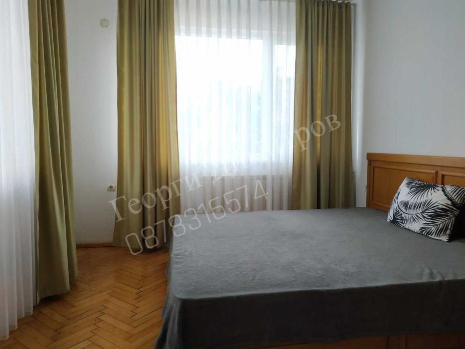 Дава се под наем Тристаен апартамент в Разград, Център - 80 кв.м за 400 € - Снимка #4