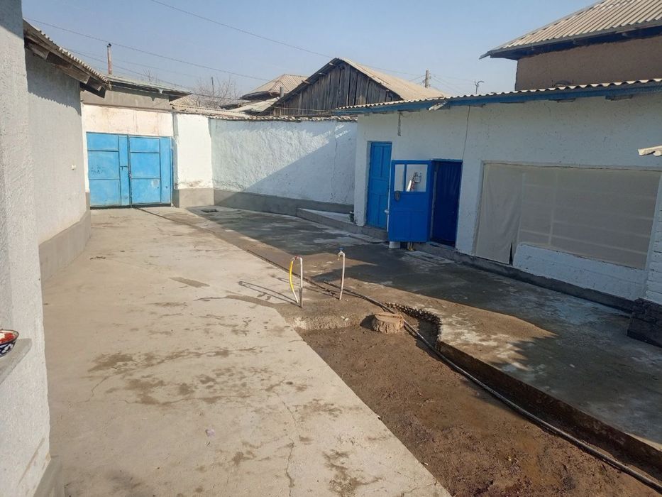 Hovli sotiladi Narx kelishamiz