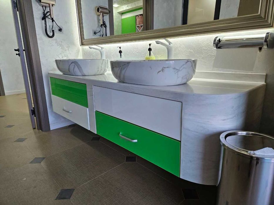 Столешницы из искусственного камня кварц, акрил.