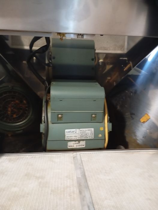 Hota bucătărie în conditi foarte bune