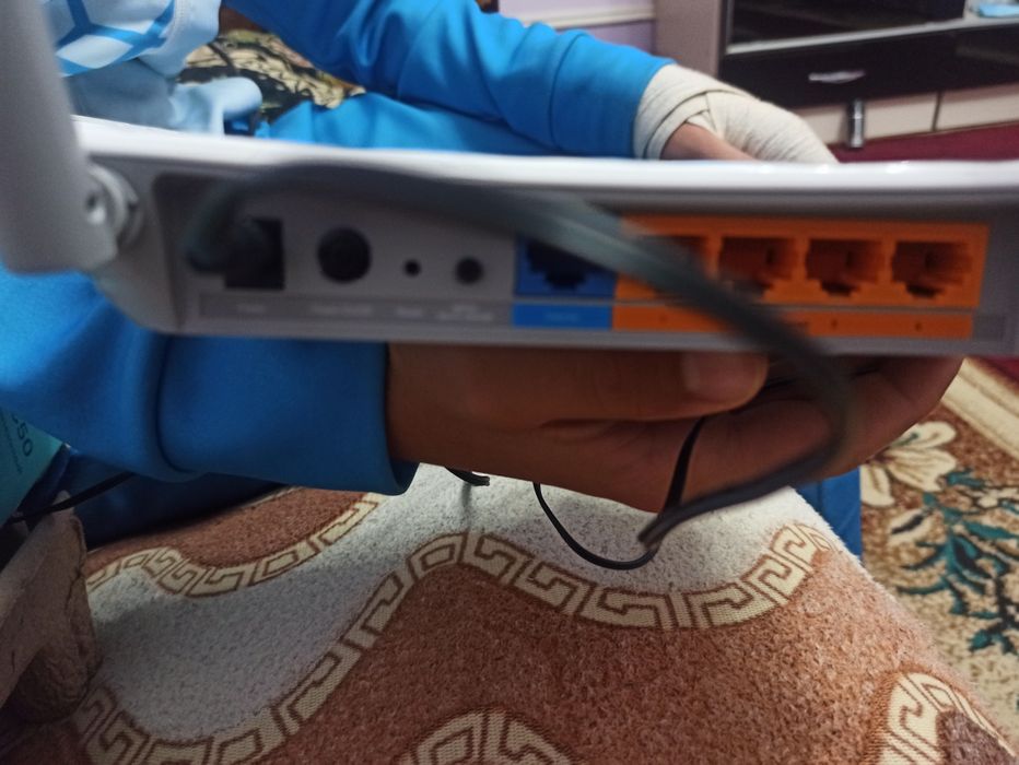 Wifi router yangi simsiz hamma joyga ishlaydi garant beramiz