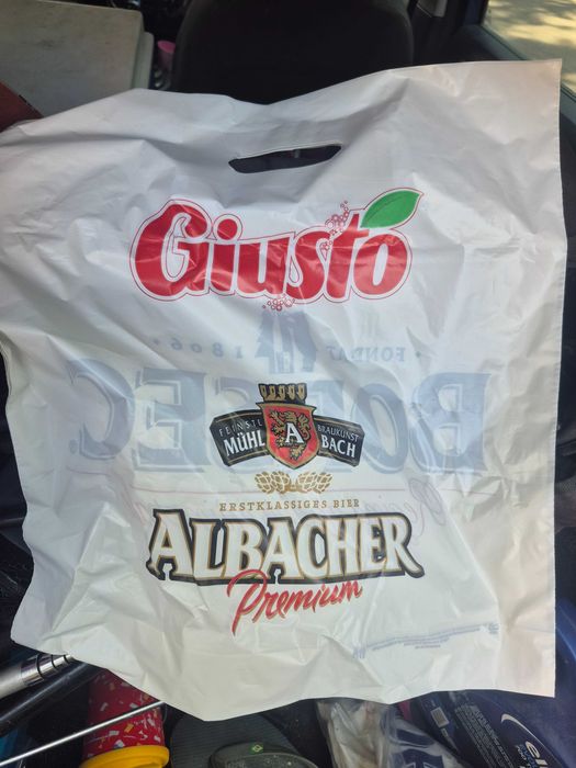 Vand sacose pentru magazin