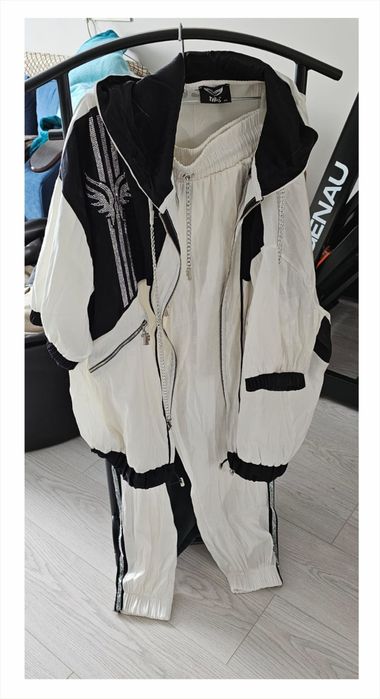 Продам спортивный костюм