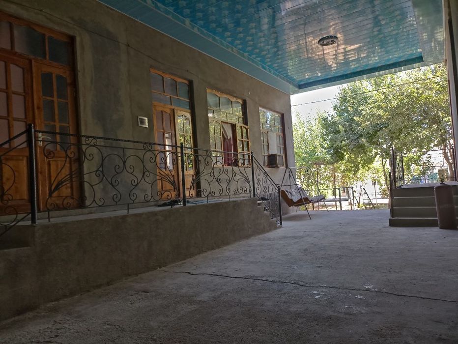 Chiroqchi Markazida uy sotiladi . Uzbekiston kuchasi