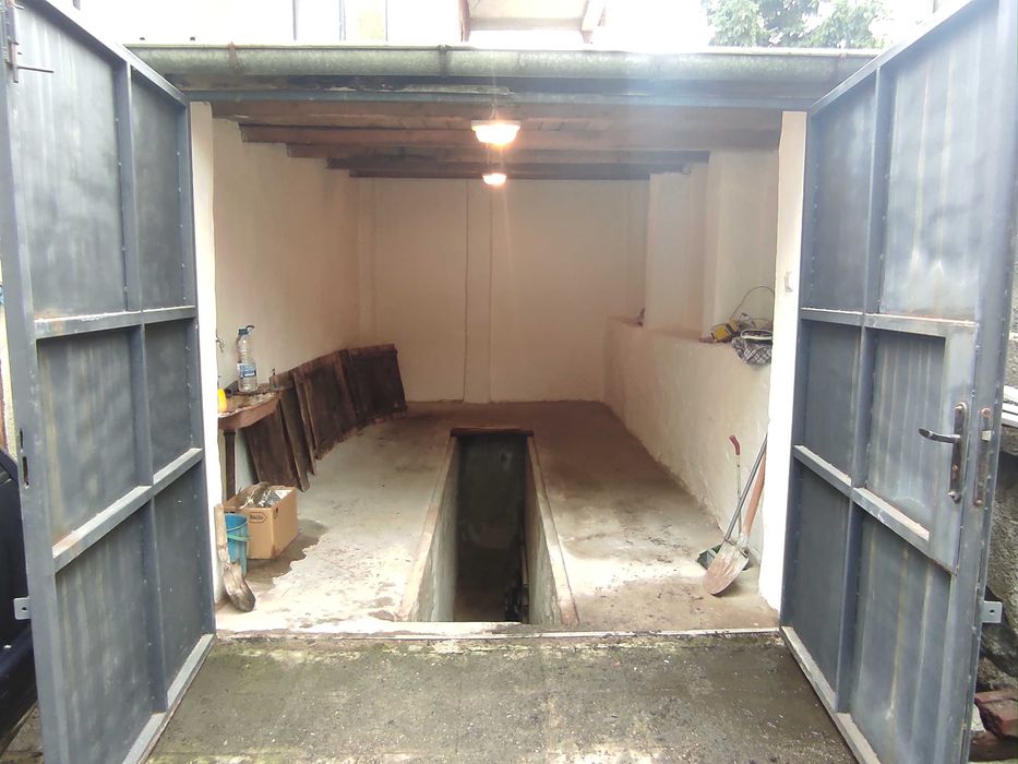 Надземен гараж с канал на ул. Иван Вазов