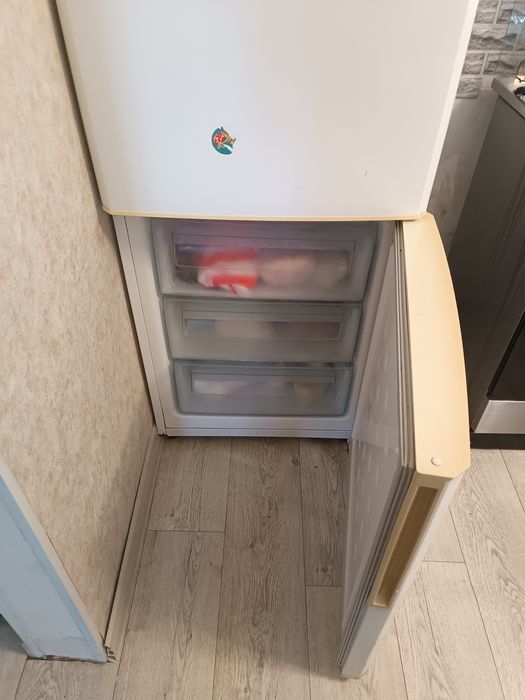 Продаю холодильник