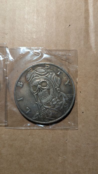 Монета  един долар