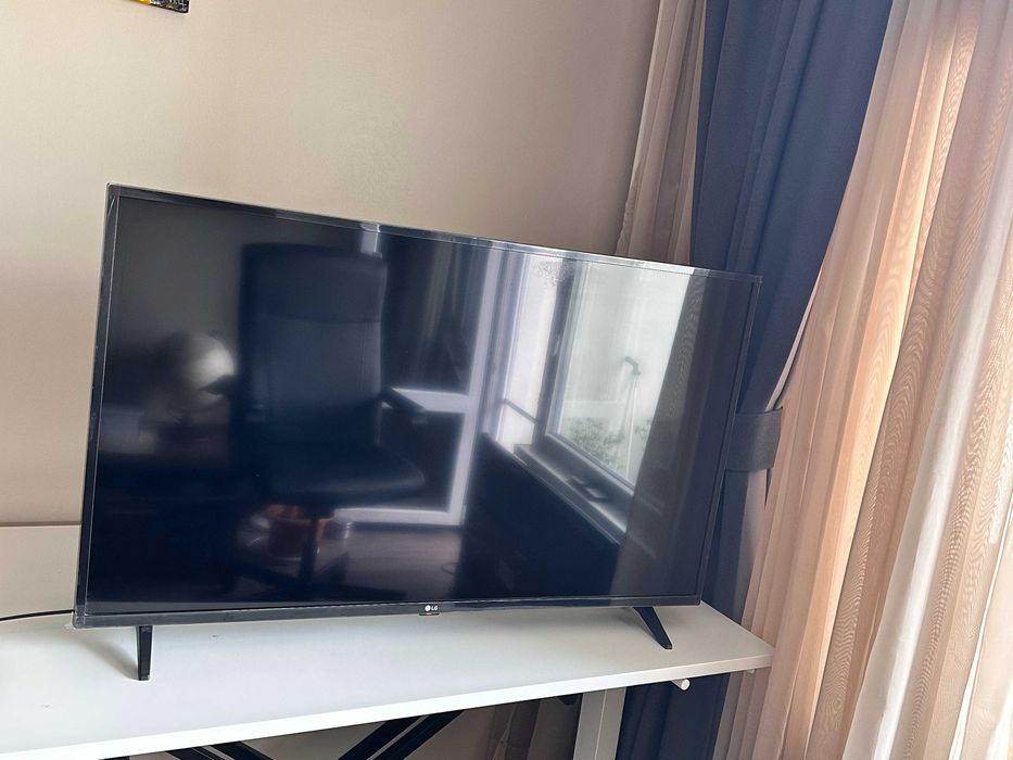 LG 43" 4K Smart TV UQ75, 2023г., перфектно състояние