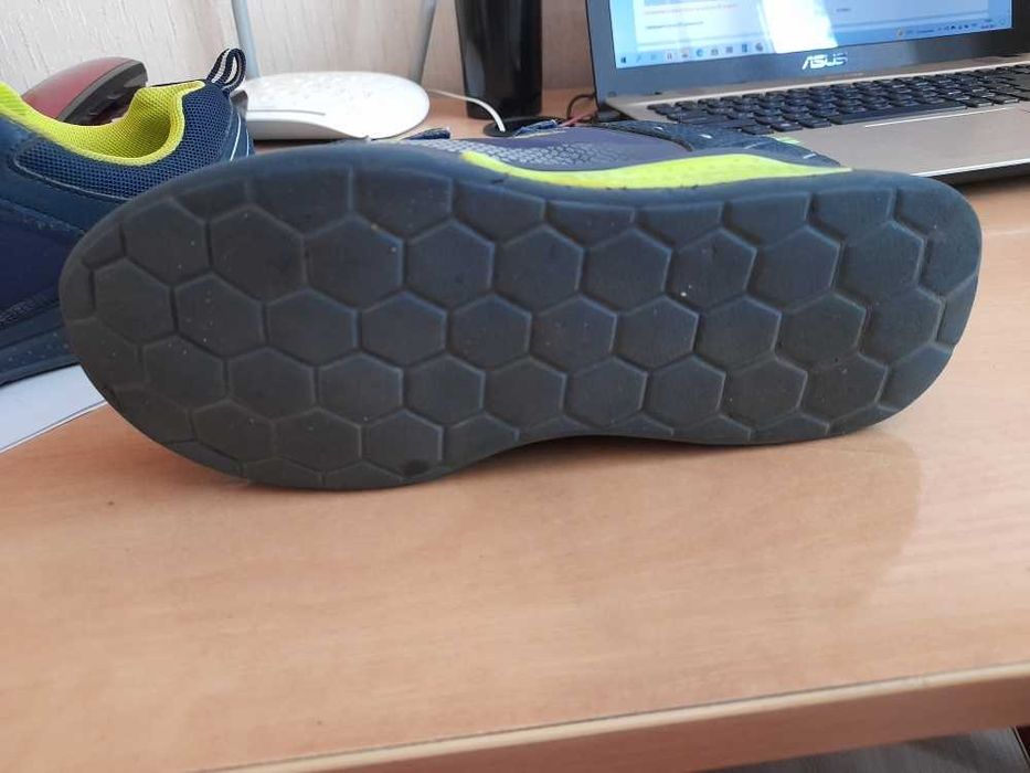 Продам детские кроссовки  33р.