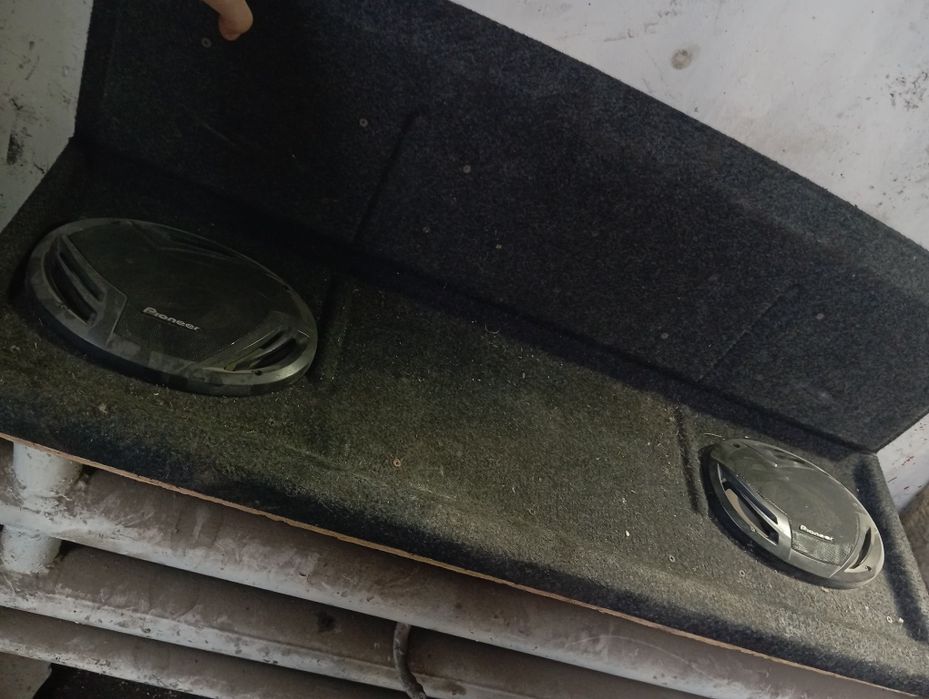 Полка с динамиками