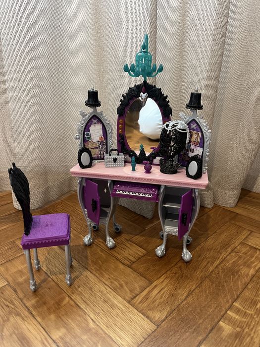 Оригинални кукли  Ever Afrer  high , колекция следваща серия Monster high на Matel