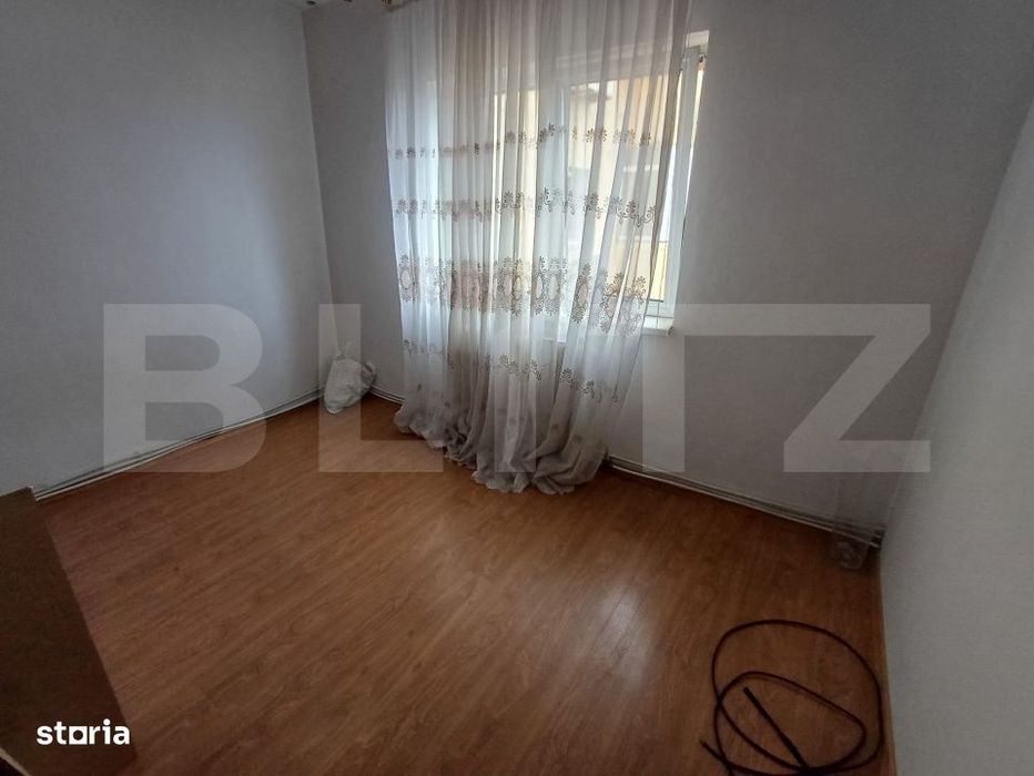 Apartament de vanzare, cu 3 camere, 70 mp, zona Revolutiei