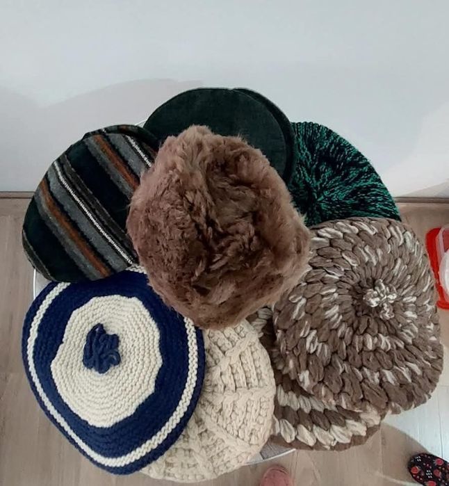 Шапки и каскети.