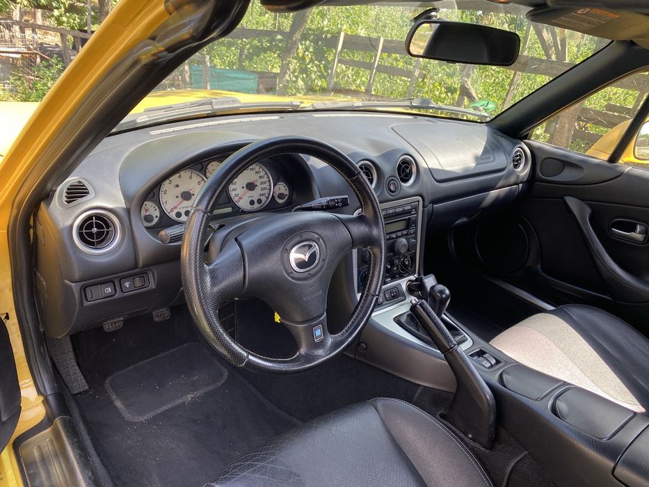 Mazda mx5 nb galbena