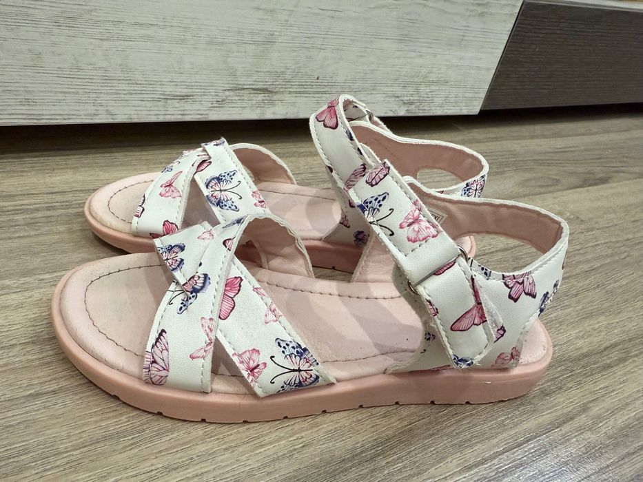 Сандали за момиче