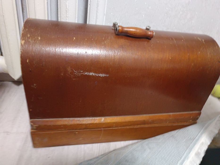 Продам швейную машинку